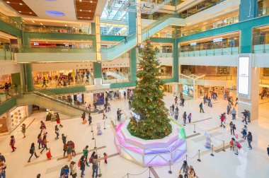 Çin, Hong Kong - 26 Aralık 2015: Xmas ağacı yeni şehir Plaza