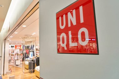 South Korea, Busan - 28 Mayıs 2017: Uniqlo mağaza, Lotte mağaza, Japon casual giyim tasarımcı, üretici ve perakendeci