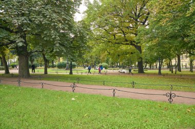 Rusya, Saint Petersburg - Ekim, 2017 yaklaşık: Gündüz, Saint Petersburg'daki Park