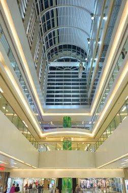 Çin, Hong Kong - 02 Kasım 2015: İç yeni şehir Plaza alışveriş merkezi