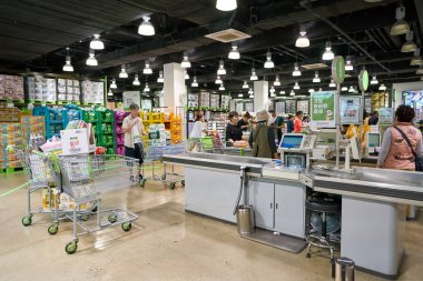 Güney Kore, Busan - Mayıs, 2017 yaklaşık: Inside E-Mart tüccarlar Busan içinde perakende mağaza doğrudan ünlü küresel markalardan ithal ürünleri satış