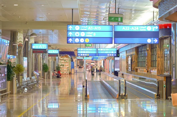 두바이 공항의 에미리트 두바이 2015 — 스톡 사진