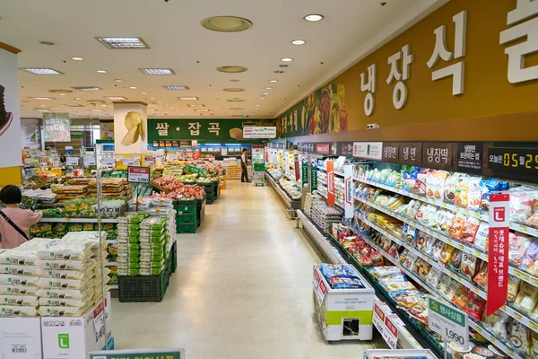 Corée Sud Busan Circa Mai 2017 Vue Supermarché Intérieur Étagères — Photo