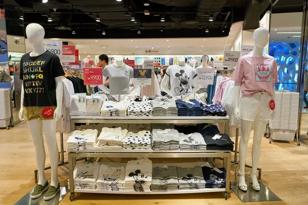 Jižní Korea Pusan Května 2017 Uvnitř Uniqlo Store Lotte Department — Stock fotografie