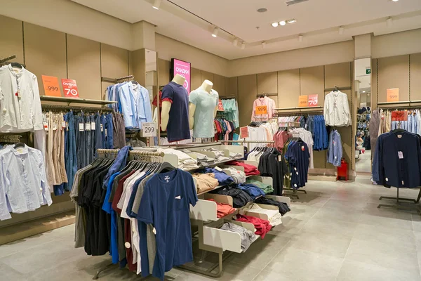 Ryssland Sankt Petersburg Circa Augusti 2017 Insidan Koton Butik Shoppingcentret — Stockfoto