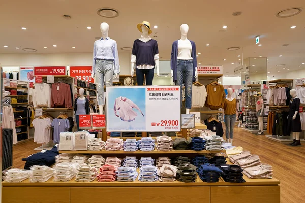 Südkorea Busan Mai 2017 Uniqlo Store Lotte Department Store Japanischer — Stockfoto