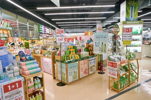 South Korea Busan May 2017 Display Cosmetics Lotte Mall — Stock Photo, Image