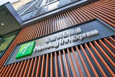 Hong Kong, Çin - Ocak 2019: Holiday Inn Express tabelası Hong Kong 'da görüldü.
