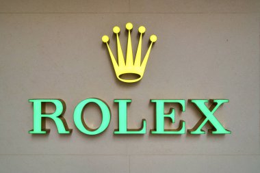 Hong Kong, Çin - Ocak 2019: Hong Kong 'da Rolex tabelasının yakın çekimi. Rolex Sa İsviçre 'nin Cenevre şehrinde bulunan İsviçreli lüks saat üreticisi..