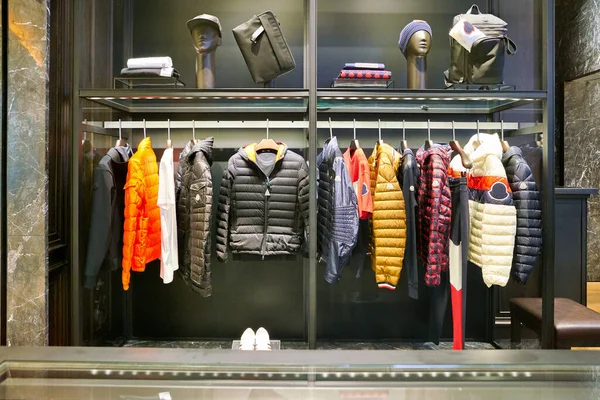 Magasin moncler images libres de droit photos de Magasin moncler Depositphotos
