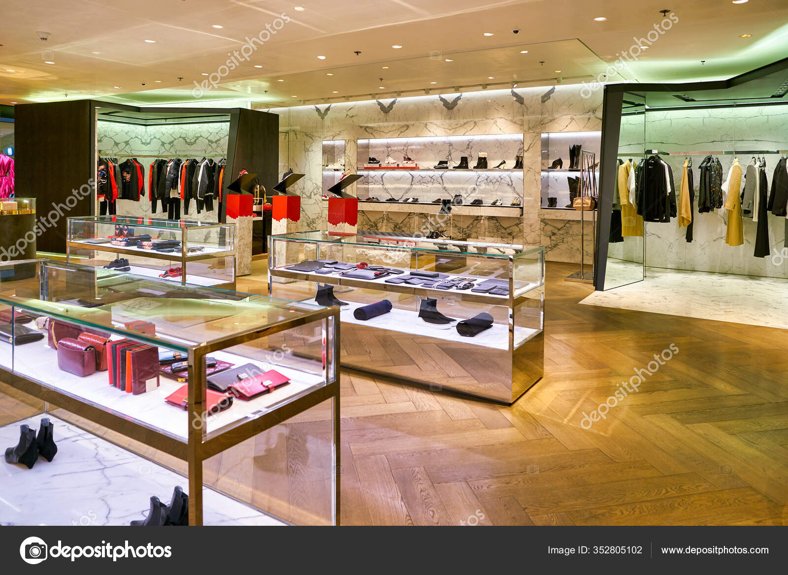 Bangkok - 25 January 2016 : Louis Vuitton Shop Locate In Shopping