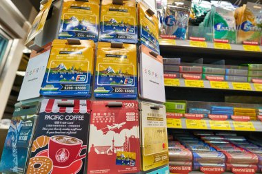 Hong Kong - Ocak 2019: Hong Kong 'daki Circle K mağazasında hediye kartları sergileniyor. Circle K Stores Inc. uluslararası bir market zinciri..
