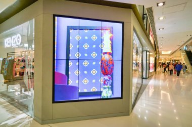 Hong Kong, Çin - 23 Ocak 2019: Sha Tin 'deki New Town Plaza alışveriş merkezinde Kenzo mağazası.
