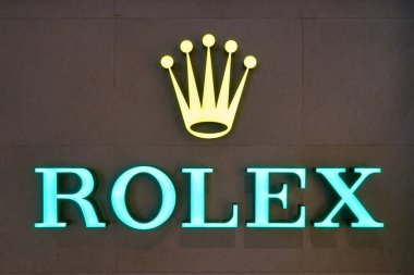 Hong Kong, Çin - Ocak 2019: Hong Kong 'da Rolex tabelasının yakın çekimi. Rolex Sa İsviçre 'nin Cenevre şehrinde bulunan İsviçreli lüks saat üreticisi..