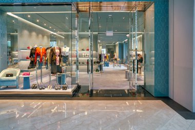 Singapur - Nisan 2019: Marina Körfezi Sands 'deki The Shoppes' deki Miu Miu mağazasının girişi.