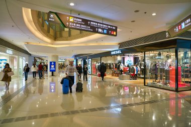 Hong Kong, Çin - Ocak 2019: Elementlerin alışveriş merkezinin içi.