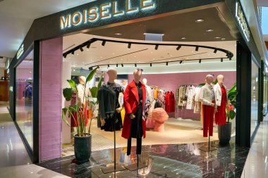 Hong Kong, Çin - Ocak 2019: Elements alışveriş merkezindeki Moiselle mağazasının girişi.