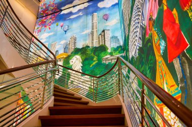 Singapur - Nisan 2019: Marina Körfezi Sands 'deki Louis Vuitton mağazasının merdivenleri.