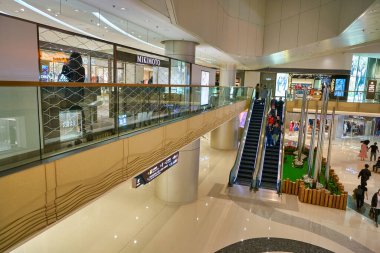 Hong Kong, Çin - Ocak 2019: Elementlerin alışveriş merkezinin içi.
