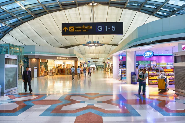 Bangkok Tailandia Circa Junio 2015 Plano Interior Del Aeropuerto Suvarnabhumi — Foto de Stock