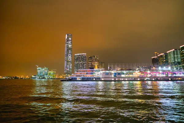中国香港 2019年1月1日 夜间在维多利亚港观看九龙景色 — 图库照片