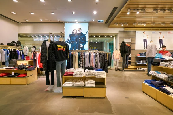 中国香港 2019年1月23日 新城广场的加尔文 克莱恩服装店展出 新市镇广场是香港沙田市中心的一个购物商场 — 图库照片