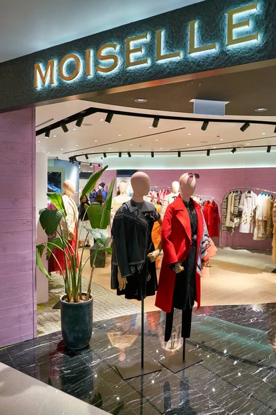 Hong Kong, Çin - Ocak 2019: Elements alışveriş merkezindeki Moiselle mağazasının girişi.