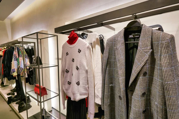Χονγκ Κονγκ Κίνα Ιανουαρίου 2019 Έκθεση Ρούχων Στο Κατάστημα Zara — Φωτογραφία Αρχείου