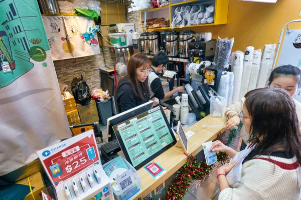 Hong Kong China Circa January 2019 Woman Paying Cash Cafe — Stock Photo, Image