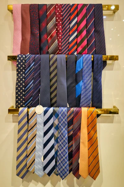 Hong Kong Chiny Stycznia 2019 Kolekcja Różnych Kolorów Krawatów Sklepie — Zdjęcie stockowe