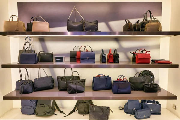Louis vuitton boutique showcase – Stock Editorial Photo