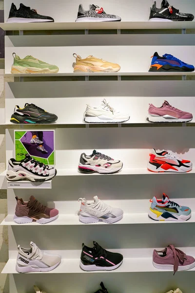 Гонконг Китай Circa January 2019 Обувь Выставке Магазине Puma Торговом — стоковое фото