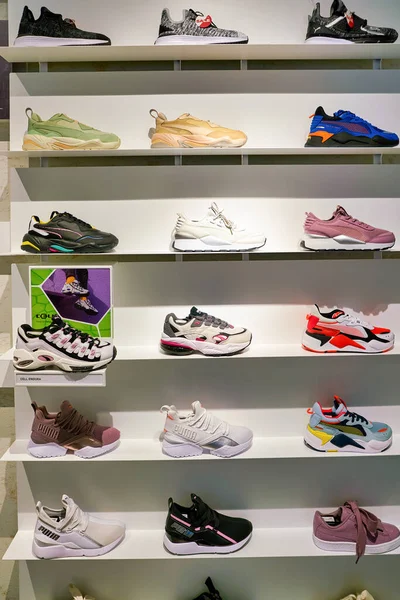 Hong Kong China Circa Enero 2019 Calzado Exhibición Tienda Puma —  Fotos de Stock