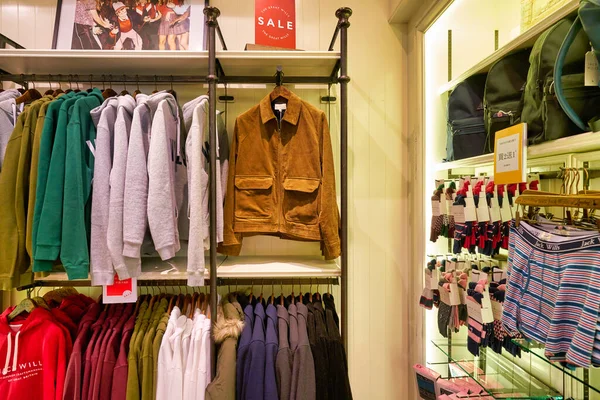 1月23 2019 ジャック ウィルズのディスプレイ上の服は ニュータウンプラザに格納されます ニュータウンプラザは 香港の沙錫の町の中心部にあるショッピングモールです — ストック写真