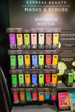 Hong Kong, Çin - Ocak 2019: Hong Kong 'da New Town Plaza' daki Apivita mağazasında kişisel bakım ürünleri sergileniyor.