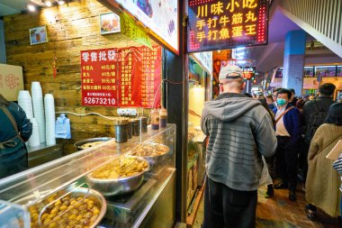 Hong Kong, Çin - Ocak 2019: Hong Kong 'da sokak yemekleri.
