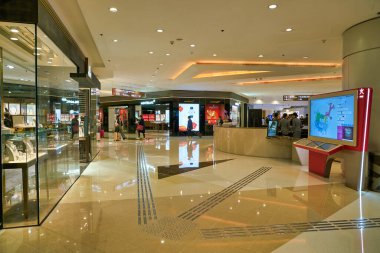 Hong Kong, Çin - Ocak 2019: Elementlerin alışveriş merkezinin içi.