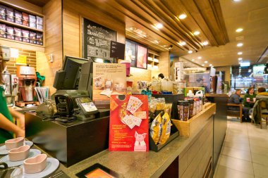 Hong Kong, Çin - Ocak 2019: Hong Kong 'da Starbucks Kahve' nin dahili çekimi.