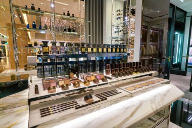 Hong Kong, Çin - 22 Ocak 2019: Tom Ford, Hong Kong 'daki ifc alışveriş merkezindeki bir mağazada makyaj ürünleri sergileniyor.