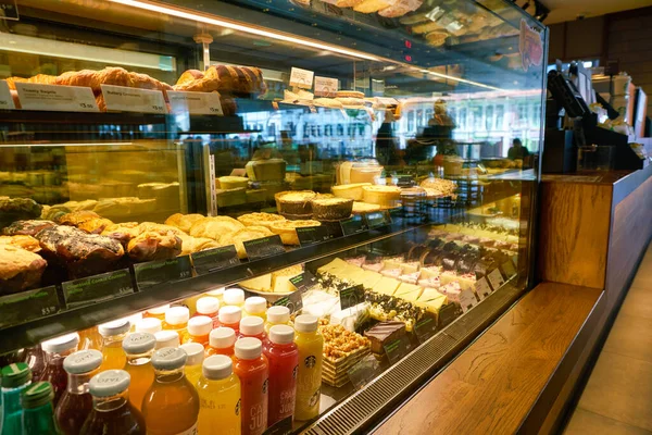 Singapore Circa April 2019 Food Drinks Display Starbucks Coffee Singapore — Stock Photo, Image