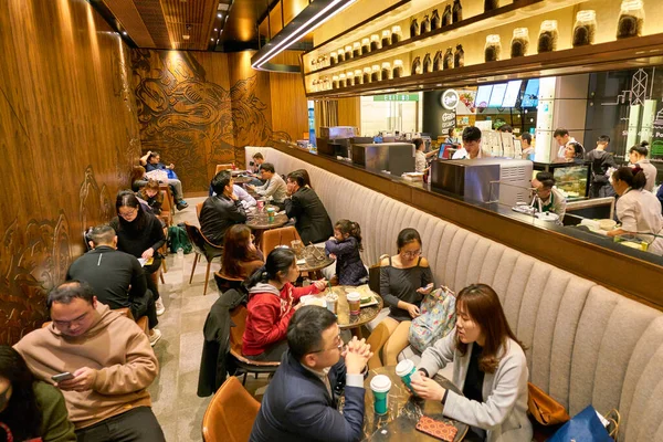 Hong Kong China Enero 2019 Toma Interior Starbucks Coffee Centro —  Fotos de Stock