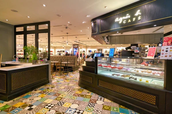 Hong Kong, Çin - 23 Ocak 2019: Agnes B Cafe Sha Tin 'deki New Town Plaza alışveriş merkezinde.