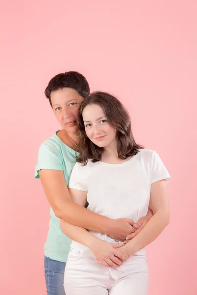 十几岁的女孩和妈妈 — 图库照片