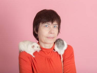 iki yerli fareler kadınla