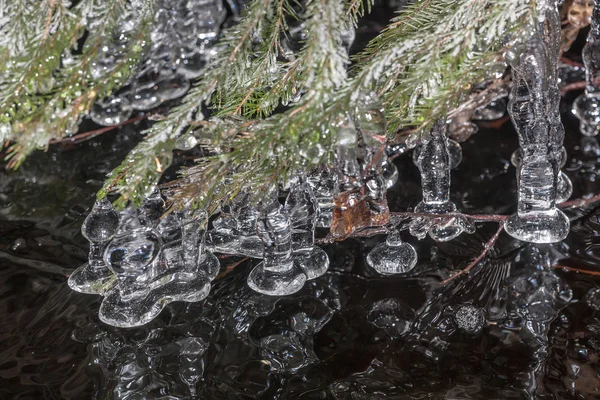 Icicles and water — Stock Photo, Image