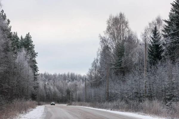 Route par une froide journée d'hiver — Photo
