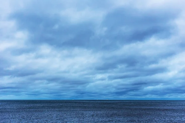 Wolken boven de zee — Stockfoto