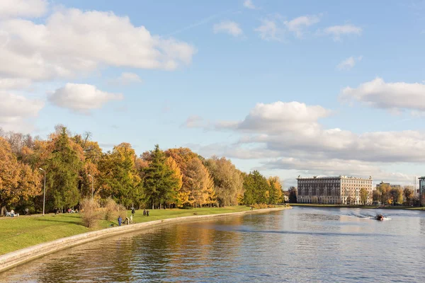 Осінь в центральному парку — стокове фото