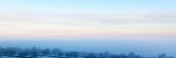 Затока з сильним туманом — стокове фото