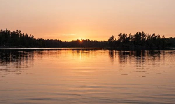 Lago ao pôr do sol — Fotografia de Stock